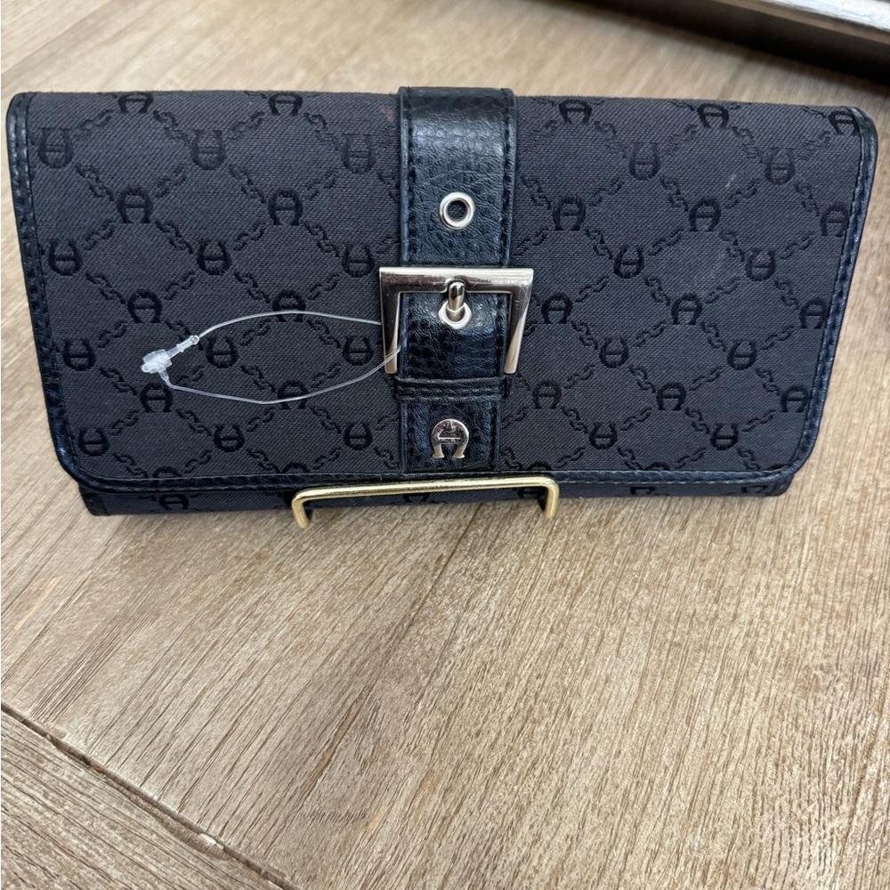 Etienne Aigner wallet - Picture 9 of 14